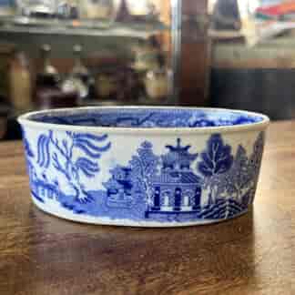 Staffordshire Pottery potted meat dish, Willow Pattern, c. 1840