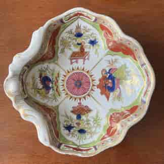 Chamberlain's Worcester shell shape dish, 'Dragons in Compartments' pattern, c. 1805