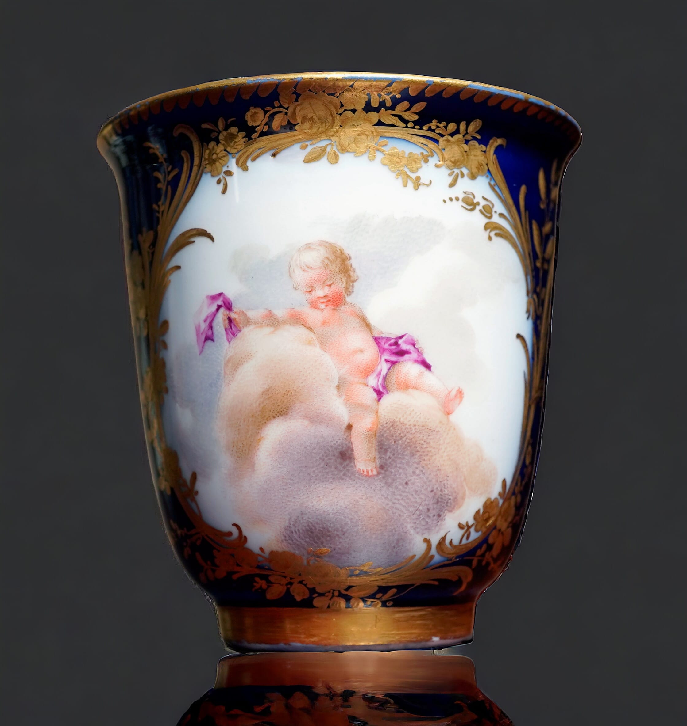 Rare Meissen beaker in the Sèvres style, by Johann Georg Loehnig, c.1775