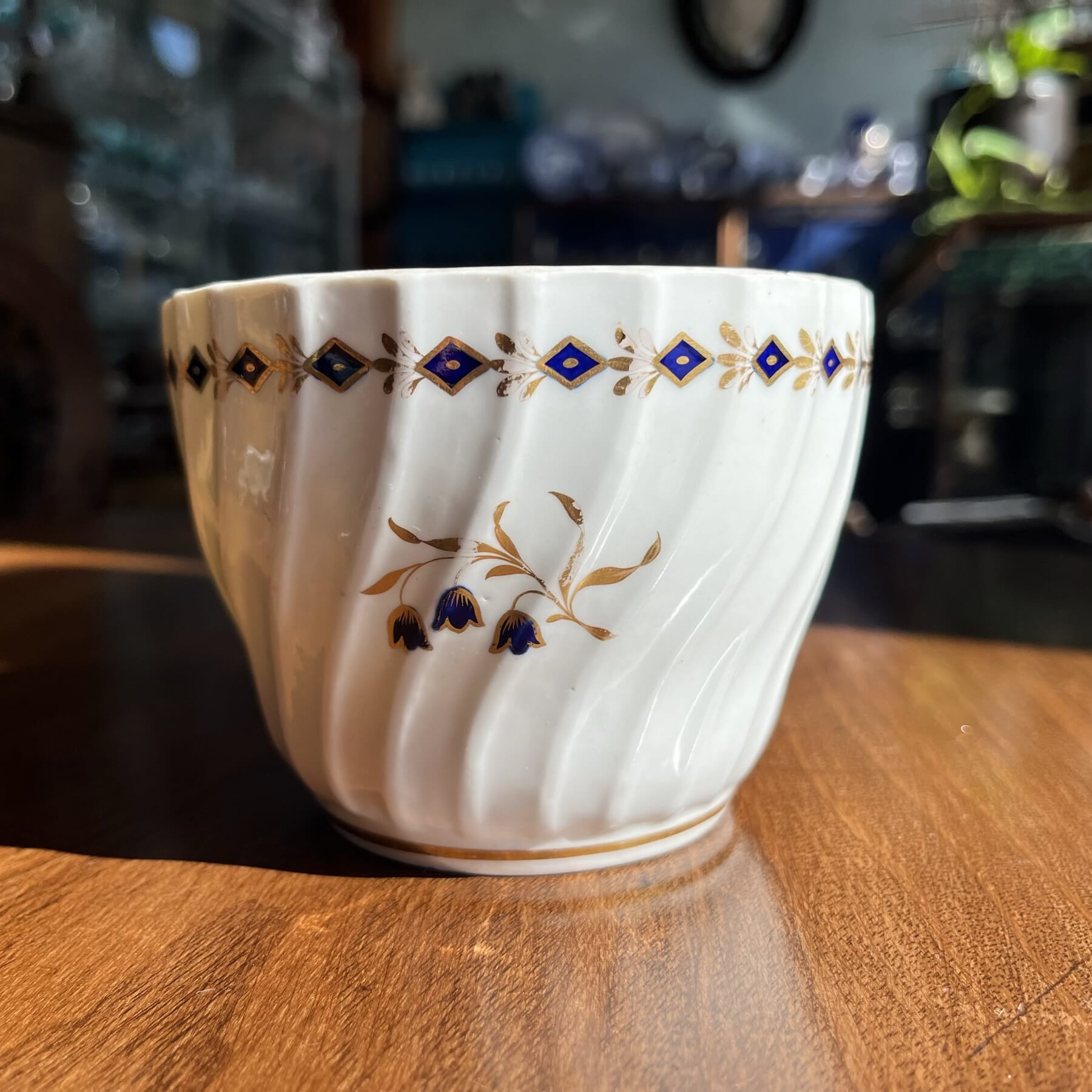 Flight Worcester fluted sugar bowl, blue & gilt foliage pattern, 'Flight' & 'C' mark c.