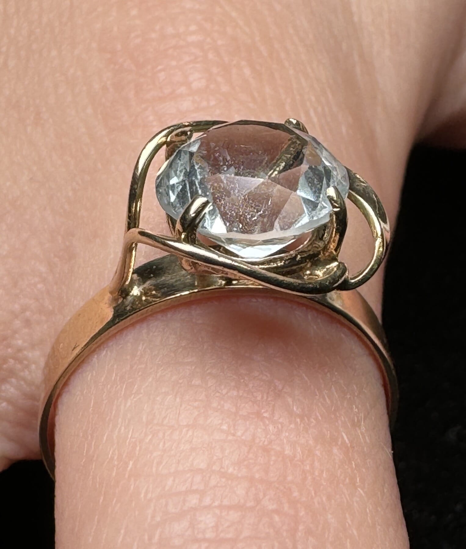 9ct Gold ring with large zircon, mid- 20th century