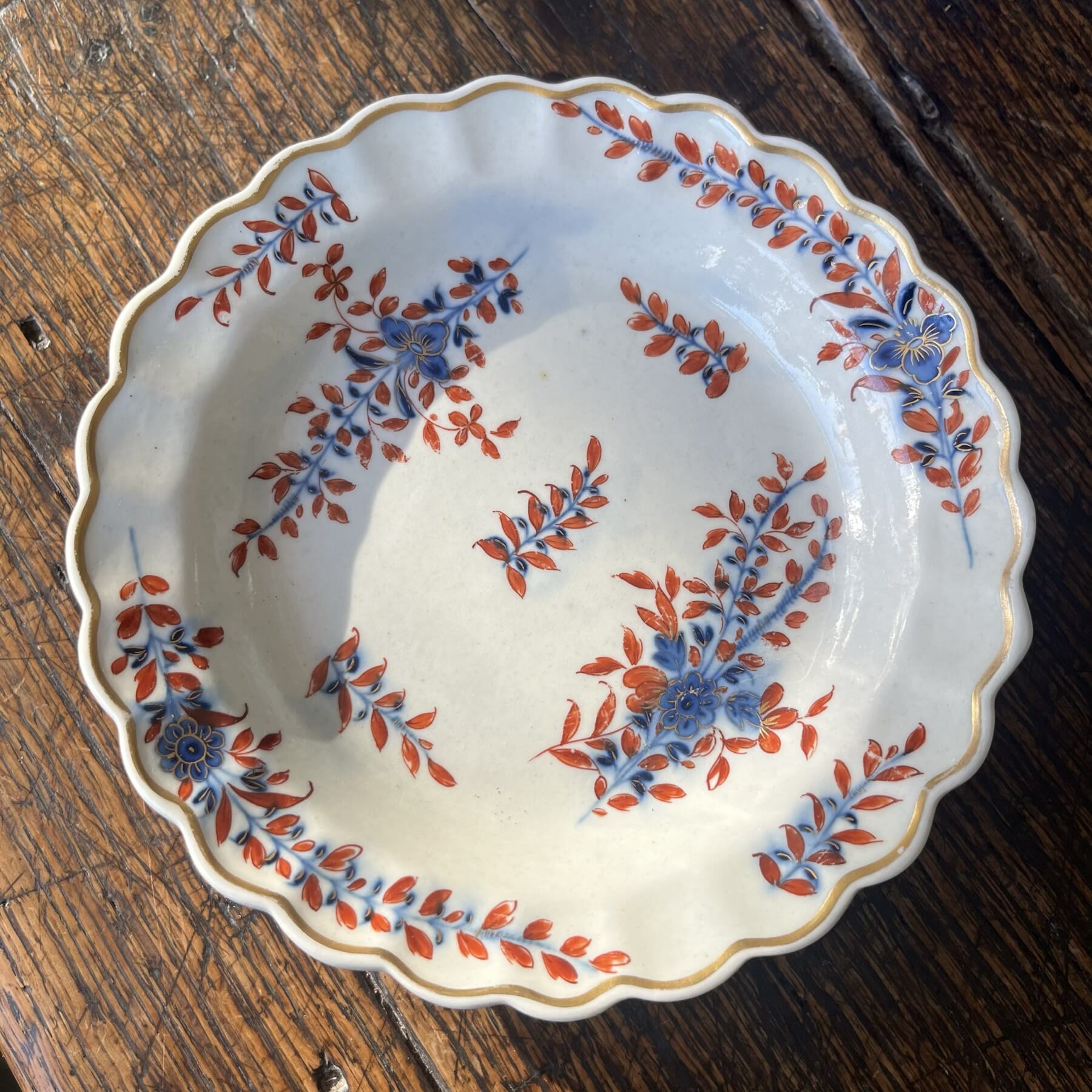Dr Wall Worcester plate, 'chantilly sprig' red & gold with underglaze Chantilly horn mark, c. 1765
