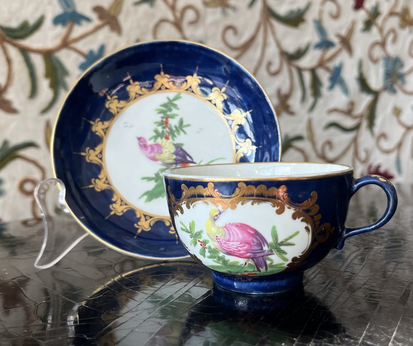 Dr Wall Worcester 'Wet Blue' ground teacup & a saucer, exotic birds, c. 1770