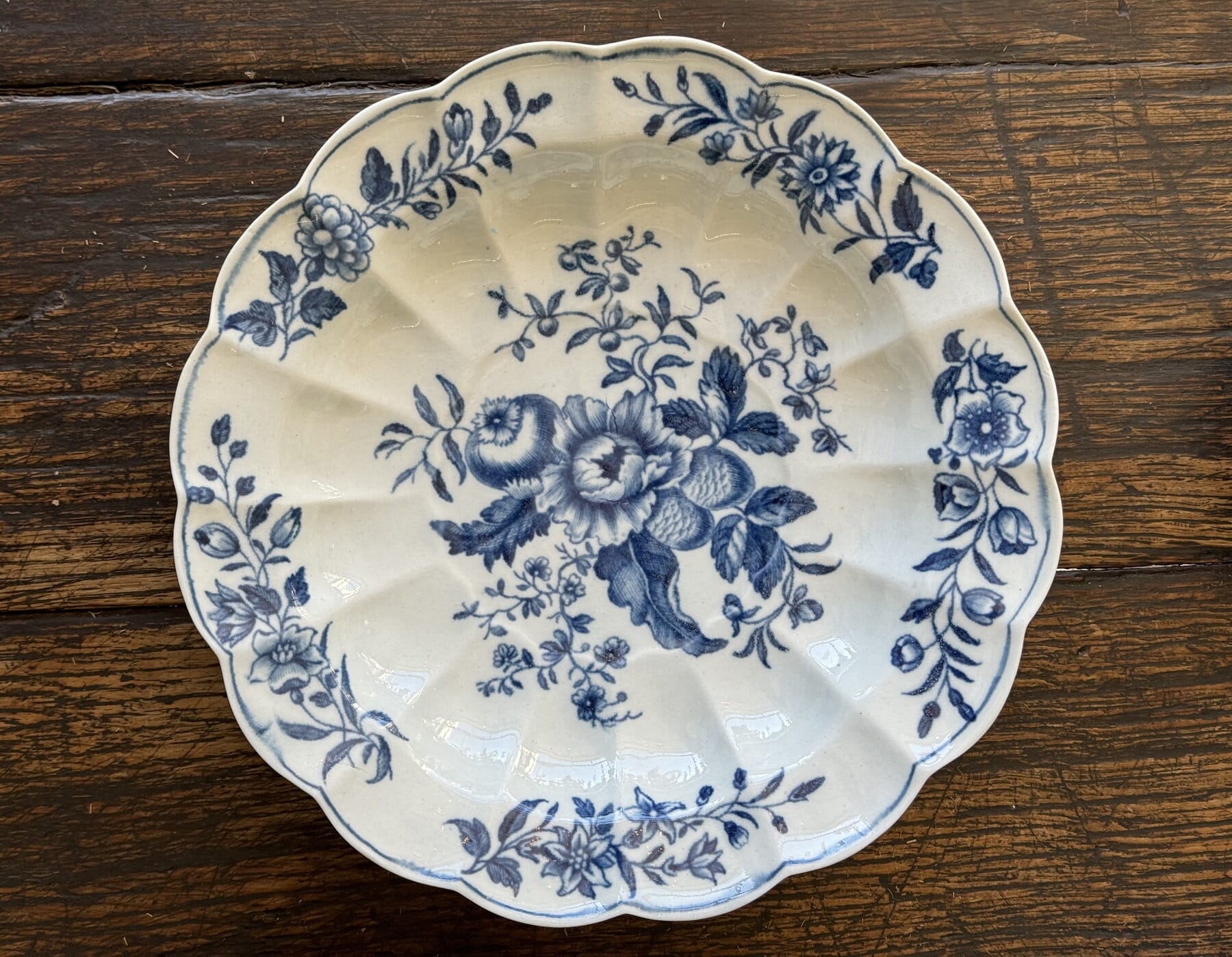 Dr Wall Worcester ‘Pinecone’ pattern dessert plate, c. 1775