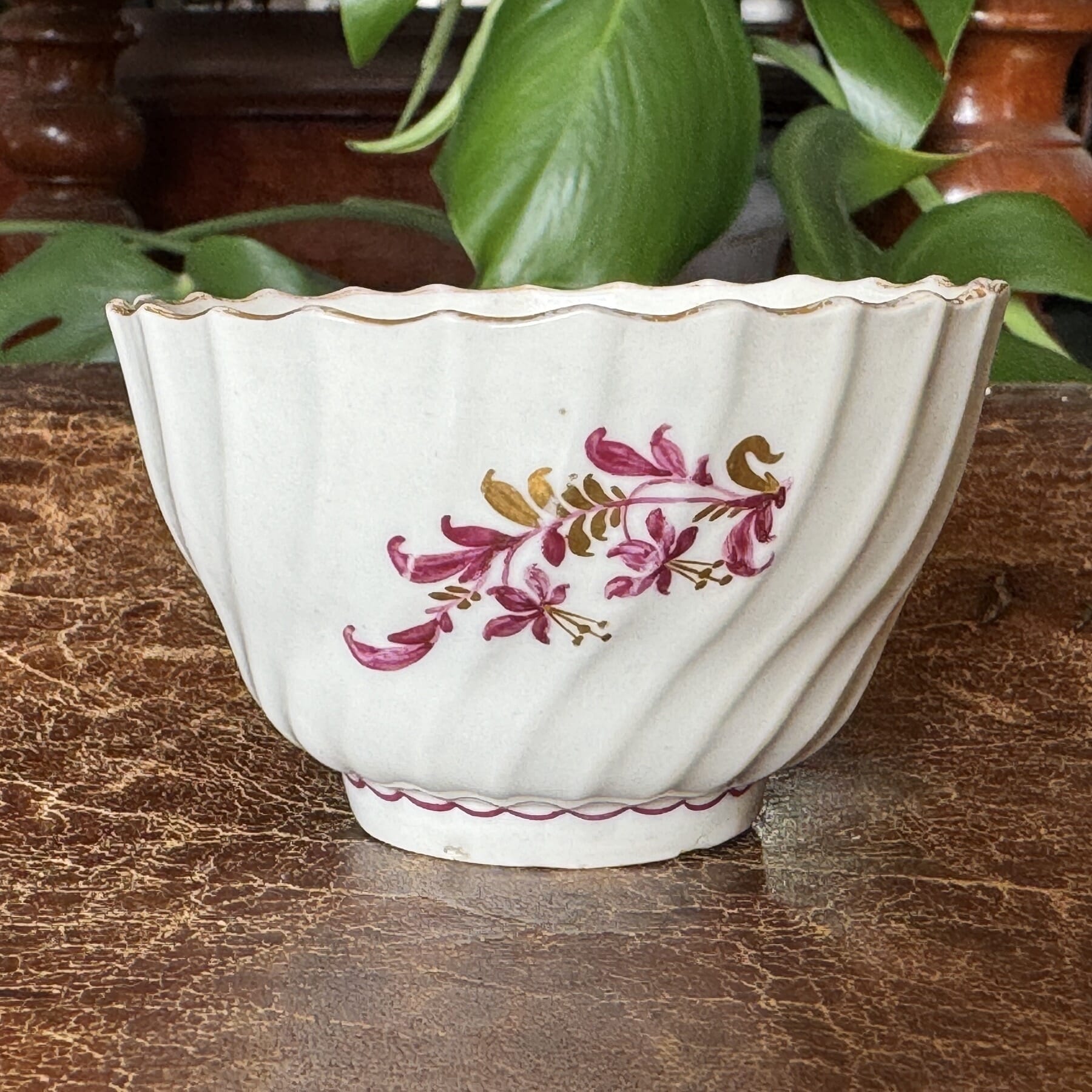 Rare Flight Worcester tea bowl, puce & gold foliage, puce mark c. 1790