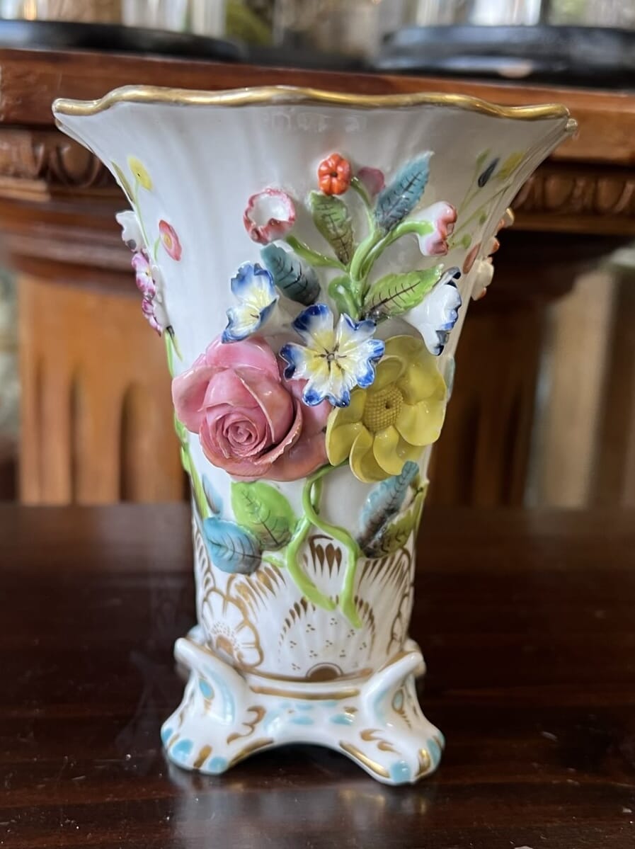 Spode vase with encrusted flowers, patt. 4687, c. 1835