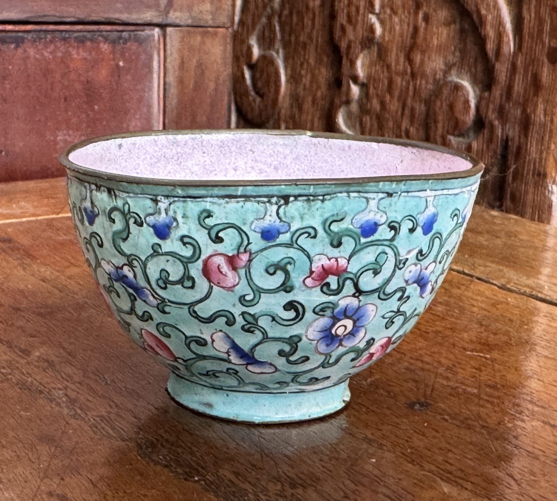 Cantonese Chinese enamel teabowl, turquoise & pink, Qinglong latter 18th century